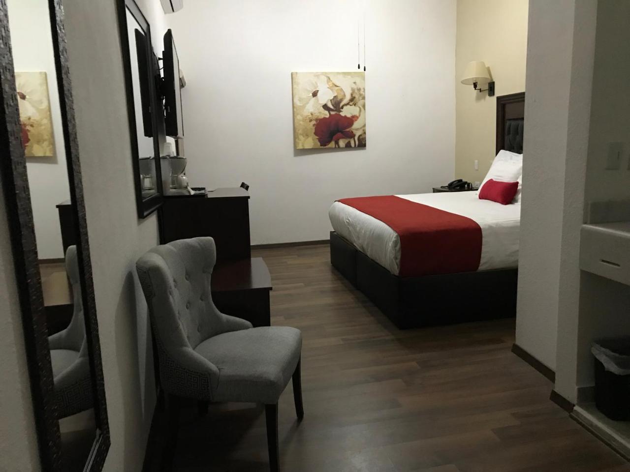 Los Nogales Inn Camargo エクステリア 写真